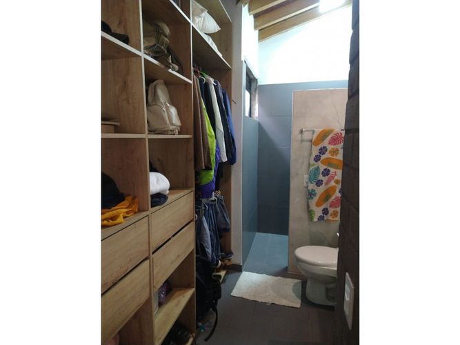 Casa de 3 alcobas en venta en Loma Del Escobero, Envigado, 230 m² · foto 3 de 24