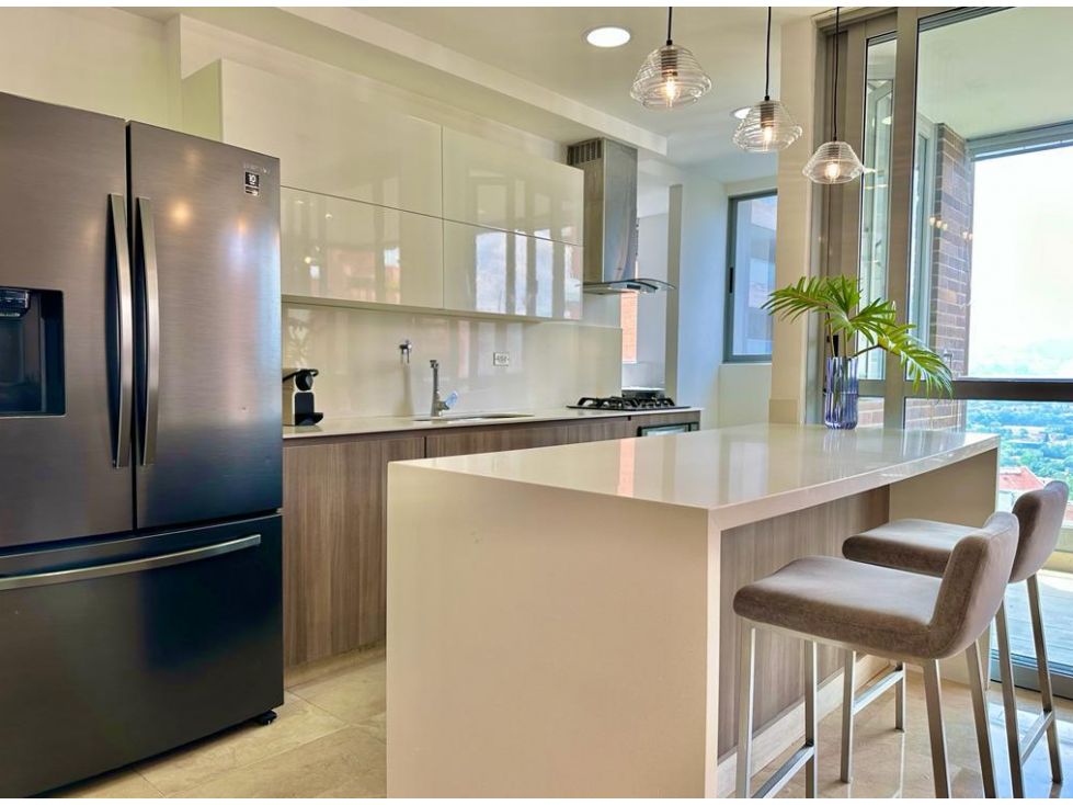 Apartamento en arriendo en La Linde, Medellín · foto 3 de 13