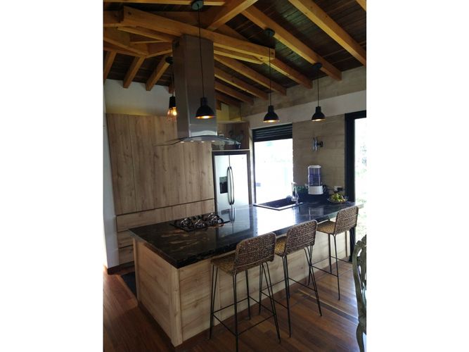 Casa de 3 alcobas en venta en Loma Del Escobero, Envigado, 230 m² · foto 15 de 24