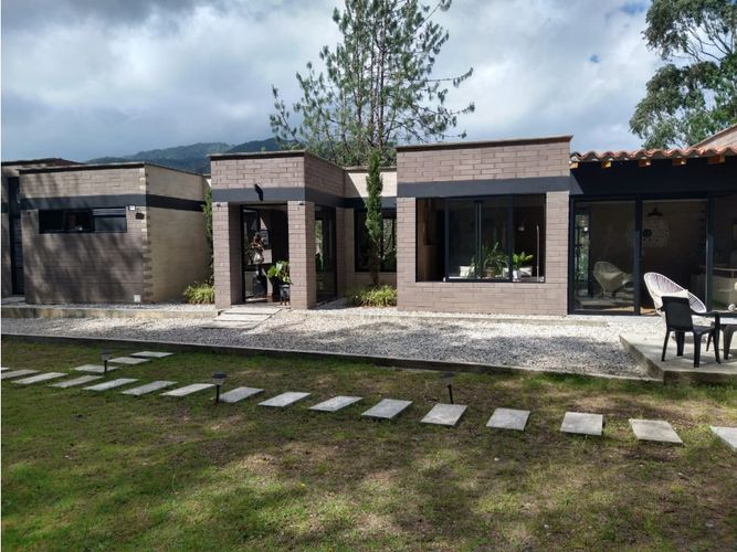 Casa de 3 alcobas en venta en Loma Del Escobero, Envigado, 230 m² · foto 24 de 24