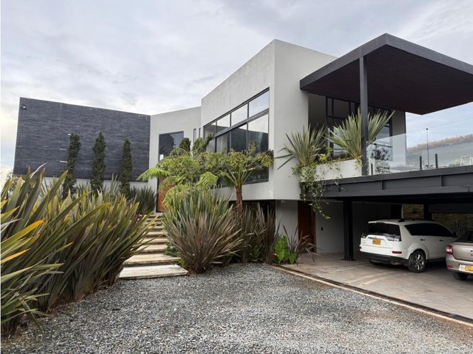 Casa de 3 alcobas en venta en Loma Del Escobero, Envigado · foto 12 de 18