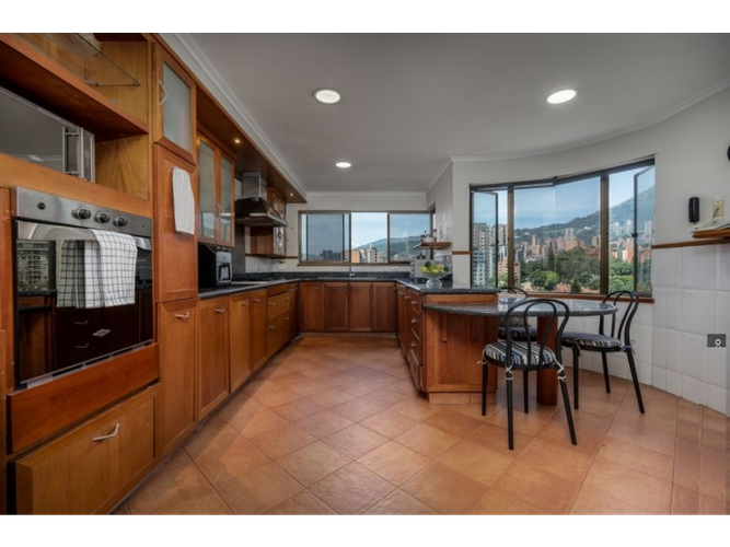 Apartamento de 3 alcobas en venta en Loma De Los Gonzalez, Medellín, 386 m² · foto 10 de 23