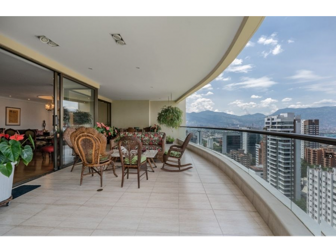 Apartamento de 3 alcobas en arriendo en Loma De Los Gonzalez, Medellín, 386 m² · foto 6 de 23