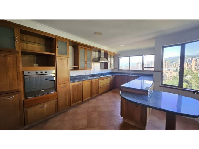 Apartamento de 3 alcobas en arriendo en Loma De Los Gonzalez, Medellín, 386 m² · foto 11 de 23