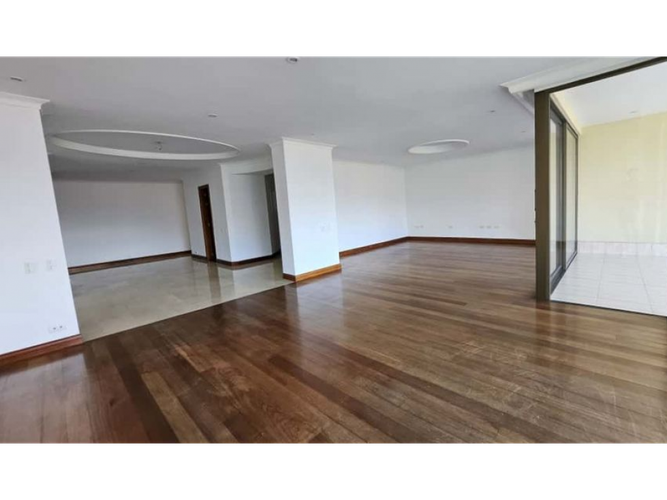 Apartamento de 3 alcobas en arriendo en Loma De Los Gonzalez, Medellín, 386 m² · foto 14 de 23