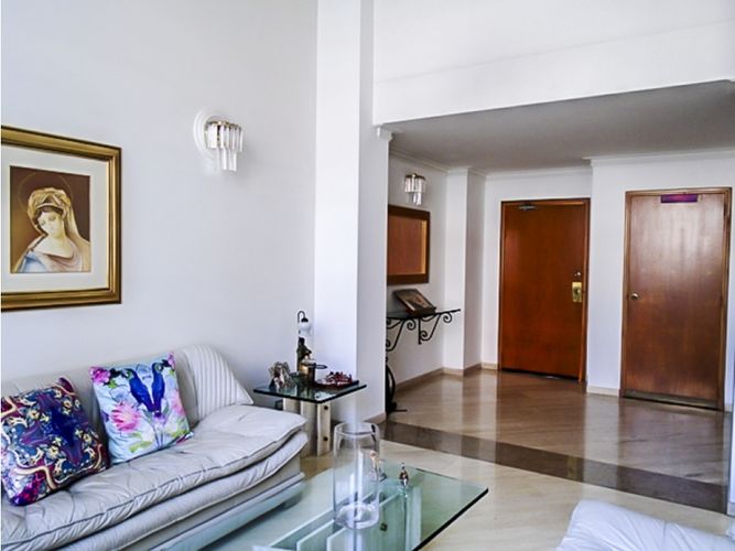 Casa de 4 alcobas en venta en Las Palmas, Medellín, 264 m² · foto 2 de 11