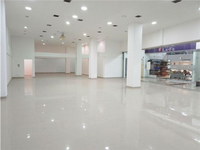 Local en arriendo en Colombia, Medellín, 300 m² · foto 2 de 12