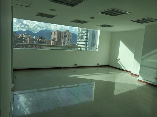 Oficina en arriendo en Los Balsos, Medellín, 420 m² · foto 3 de 21