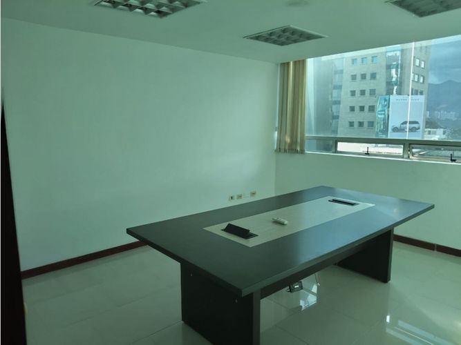 Oficina en arriendo en Los Balsos, Medellín, 420 m² · foto 4 de 21