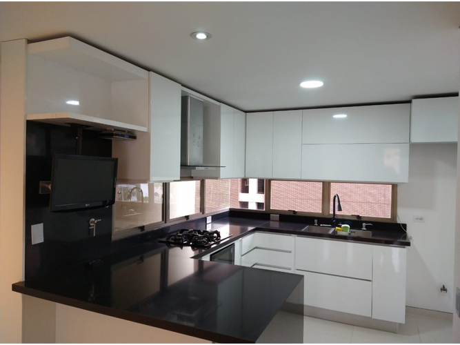 Apartamento de 3 alcobas en arriendo en Los Parra, Medellín, 150 m² · foto 2 de 21