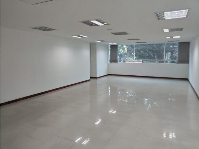 Oficina en arriendo en Los Balsos, Medellín, 420 m² · foto 8 de 21