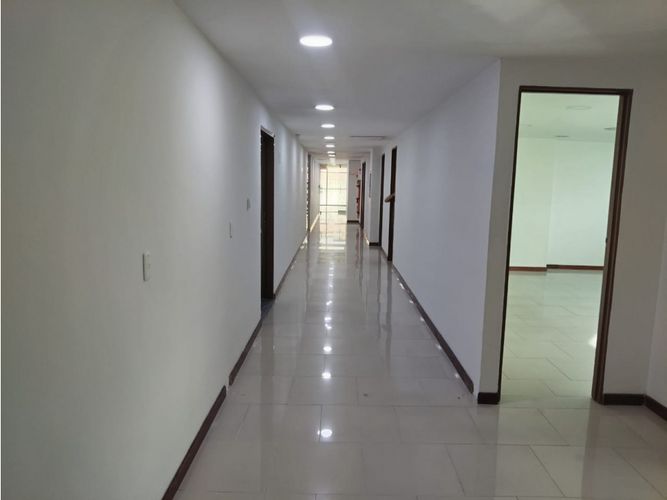 Oficina en arriendo en Los Balsos, Medellín, 420 m² · foto 11 de 21
