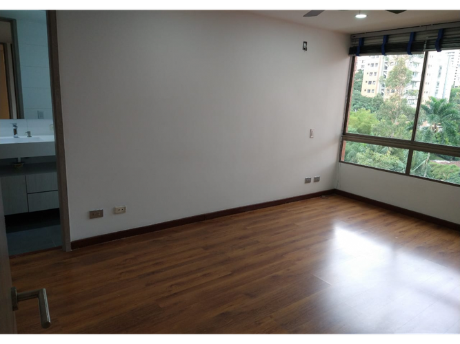 Apartamento de 3 alcobas en arriendo en Los Parra, Medellín, 150 m² · foto 7 de 21