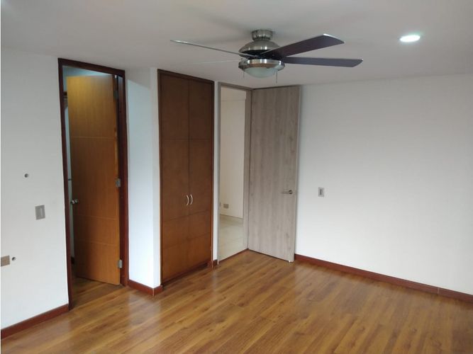 Apartamento de 3 alcobas en arriendo en Los Parra, Medellín, 150 m² · foto 9 de 21