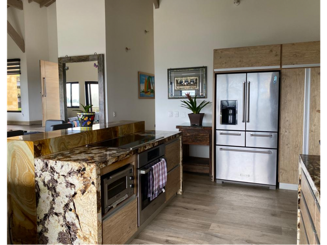 Casa de 4 alcobas en venta en Loma Del Escobero, Envigado, 400 m² · foto 2 de 15