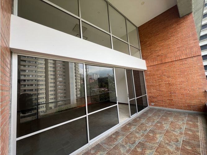 Apartamento de 3 alcobas en arriendo en Loma Benedictinos, Medellín, 240 m² · foto 4 de 24