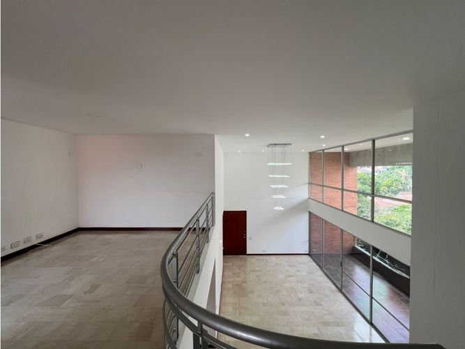Apartamento de 3 alcobas en arriendo en Loma Benedictinos, Medellín, 240 m² · foto 8 de 24