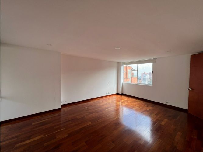 Apartamento de 3 alcobas en arriendo en Loma Benedictinos, Medellín, 240 m² · foto 10 de 24