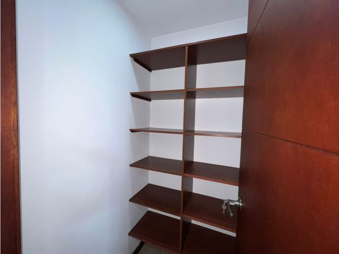 Apartamento de 3 alcobas en arriendo en Loma Benedictinos, Medellín, 240 m² · foto 11 de 24
