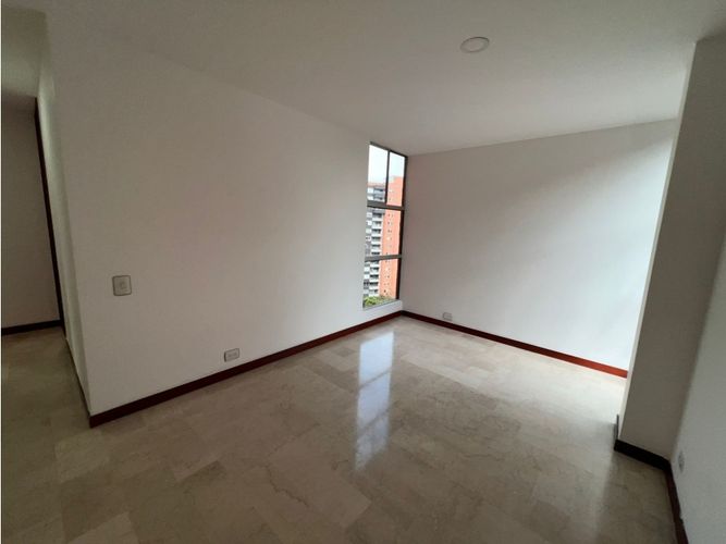 Apartamento de 3 alcobas en arriendo en Loma Benedictinos, Medellín, 240 m² · foto 13 de 24