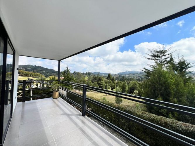 Apartamento de 3 alcobas en arriendo en Loma Del Escobero, Medellín, 145 m² · foto 3 de 17