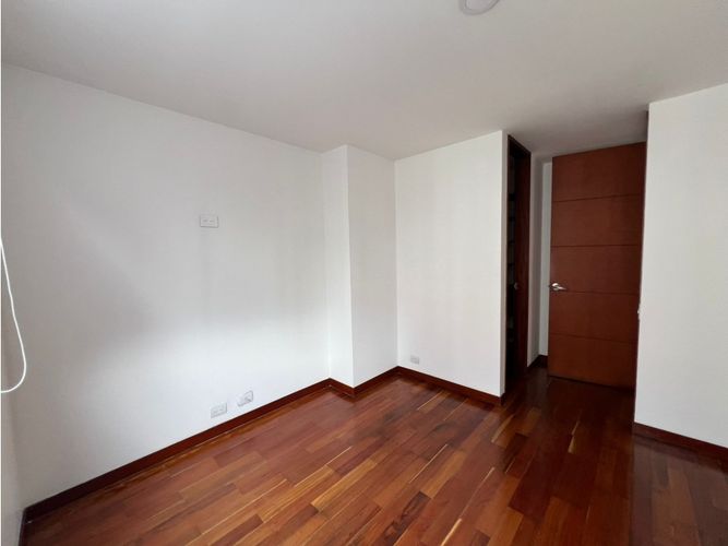 Apartamento de 3 alcobas en arriendo en Loma Benedictinos, Medellín, 240 m² · foto 16 de 24