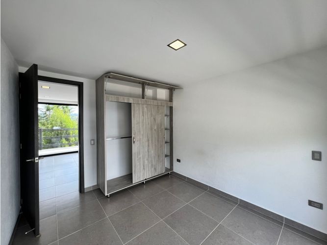 Apartamento de 3 alcobas en arriendo en Loma Del Escobero, Medellín, 145 m² · foto 6 de 17
