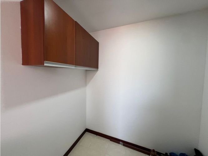 Apartamento de 3 alcobas en arriendo en Loma Benedictinos, Medellín, 240 m² · foto 17 de 24