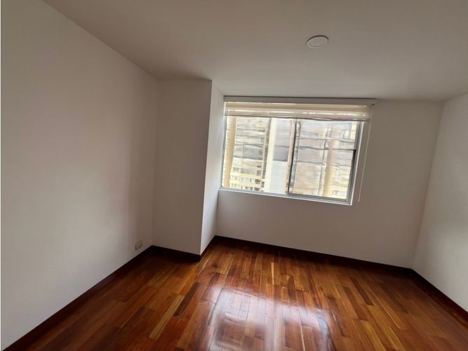 Apartamento de 3 alcobas en arriendo en Loma Benedictinos, Medellín, 240 m² · foto 18 de 24
