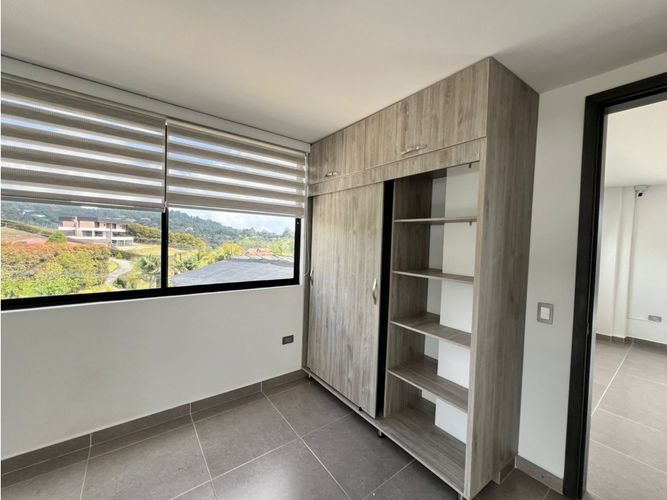 Apartamento de 3 alcobas en arriendo en Loma Del Escobero, Medellín, 145 m² · foto 9 de 17