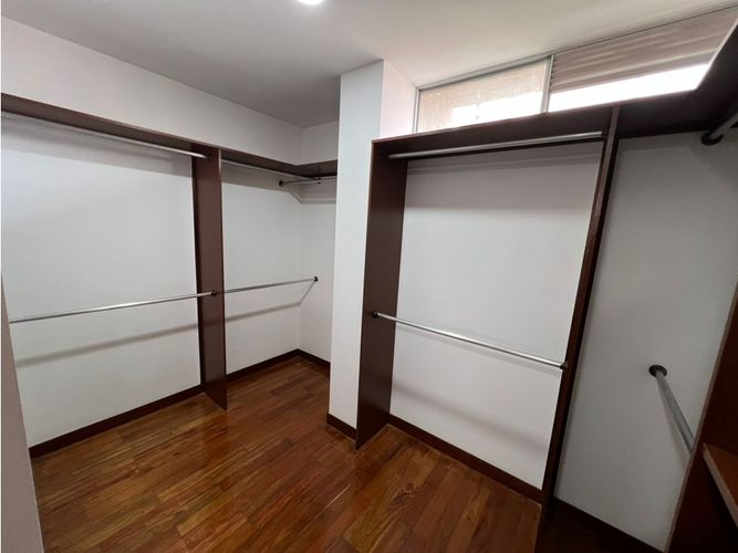 Apartamento de 3 alcobas en arriendo en Loma Benedictinos, Medellín, 240 m² · foto 20 de 24