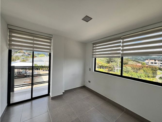 Apartamento de 3 alcobas en arriendo en Loma Del Escobero, Medellín, 145 m² · foto 10 de 17