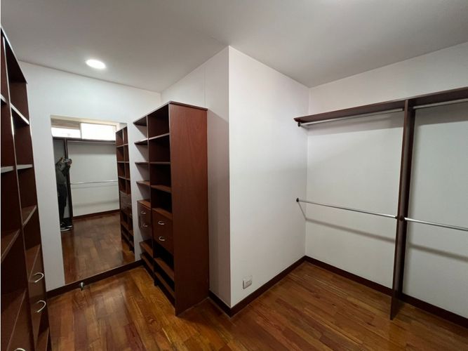 Apartamento de 3 alcobas en arriendo en Loma Benedictinos, Medellín, 240 m² · foto 21 de 24