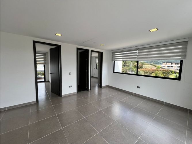 Apartamento de 3 alcobas en arriendo en Loma Del Escobero, Medellín, 145 m² · foto 11 de 17