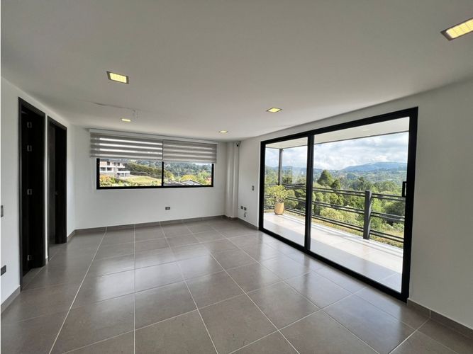 Apartamento de 3 alcobas en arriendo en Loma Del Escobero, Medellín, 145 m² · foto 12 de 17