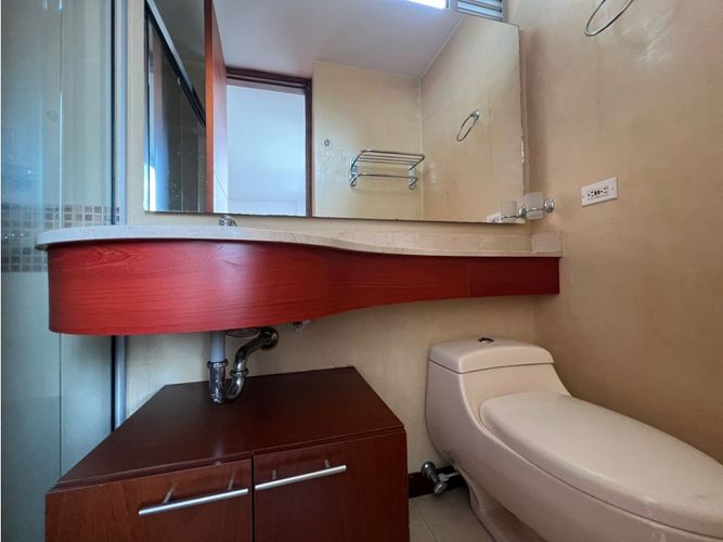 Apartamento de 3 alcobas en arriendo en Loma Benedictinos, Medellín, 240 m² · foto 23 de 24