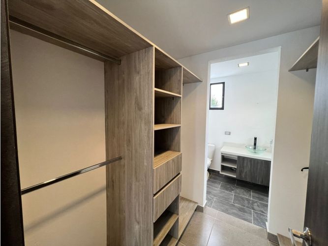 Apartamento de 3 alcobas en arriendo en Loma Del Escobero, Medellín, 145 m² · foto 13 de 17