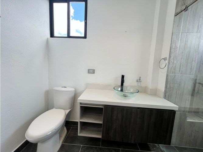 Apartamento de 3 alcobas en arriendo en Loma Del Escobero, Medellín, 145 m² · foto 16 de 17