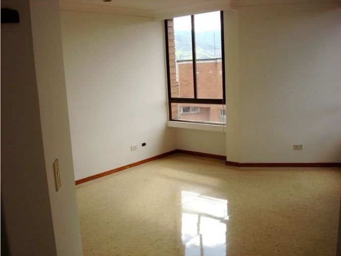 Apartamento de 4 alcobas en venta en Villa Carlota, Medellín, 296 m² · foto 13 de 19