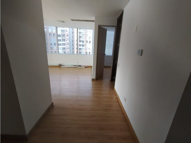 Oficina en arriendo en Loma De San Julian, Medellín, 66 m² · foto 9 de 20
