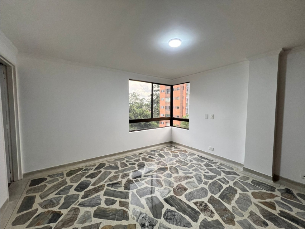 Apartamento en arriendo en Las Lomas No.1, Medellín · foto 9 de 20