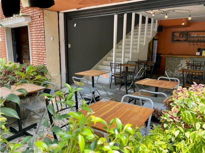 Casa de 5 alcobas en arriendo en Cerro Nutibara, Medellín, 324 m² · foto 3 de 16