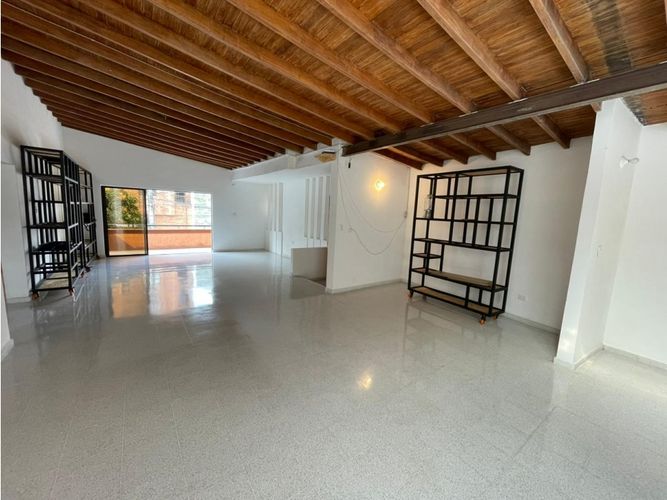 Casa de 5 alcobas en arriendo en Cerro Nutibara, Medellín, 324 m² · foto 5 de 16
