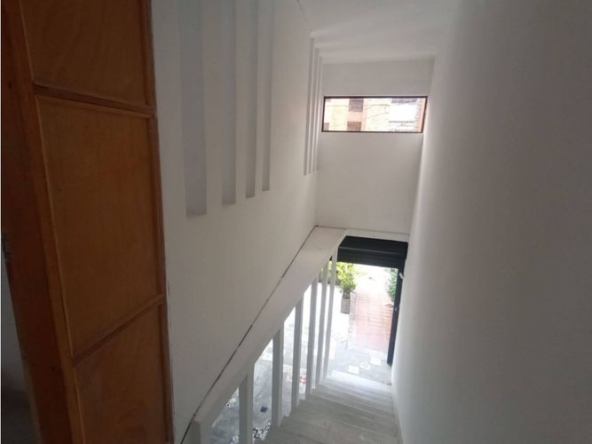 Casa de 5 alcobas en arriendo en Cerro Nutibara, Medellín, 324 m² · foto 10 de 16