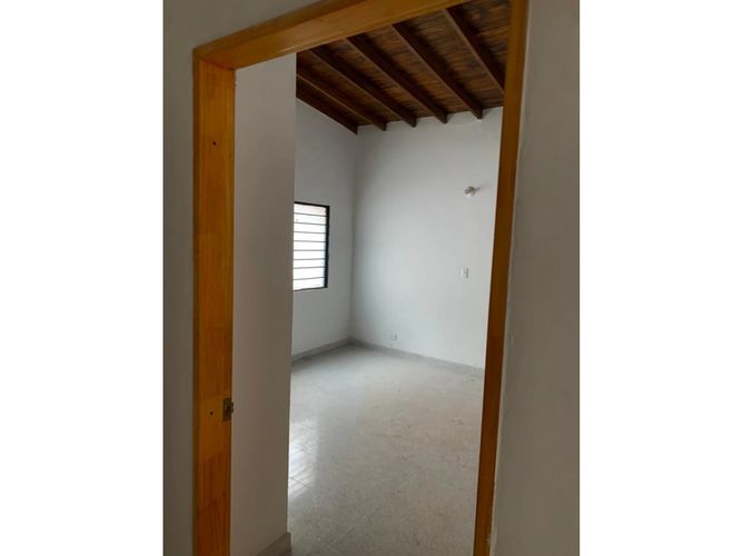 Casa de 5 alcobas en arriendo en Cerro Nutibara, Medellín, 324 m² · foto 12 de 16
