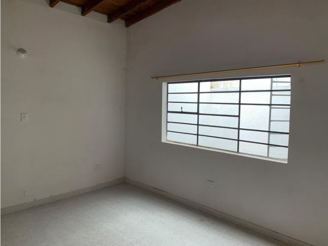 Casa de 5 alcobas en arriendo en Cerro Nutibara, Medellín, 324 m² · foto 15 de 16