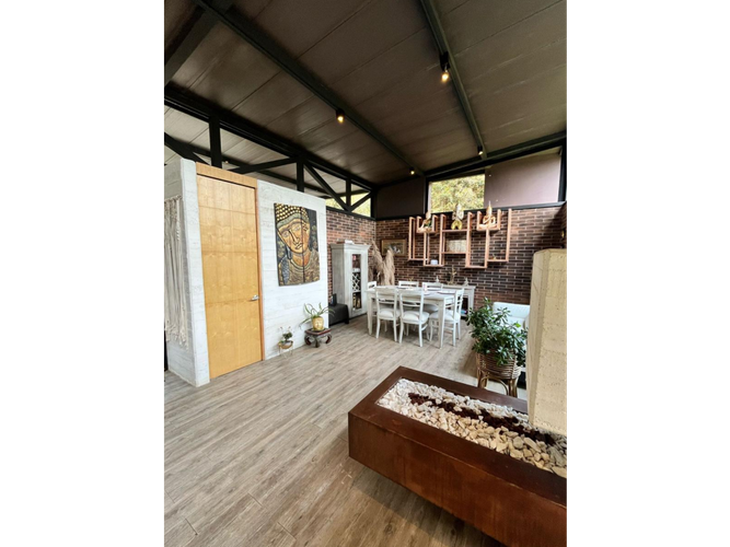 Casa de 3 alcobas en arriendo en Altos Del Escobero, Envigado, 320 m² · foto 7 de 17