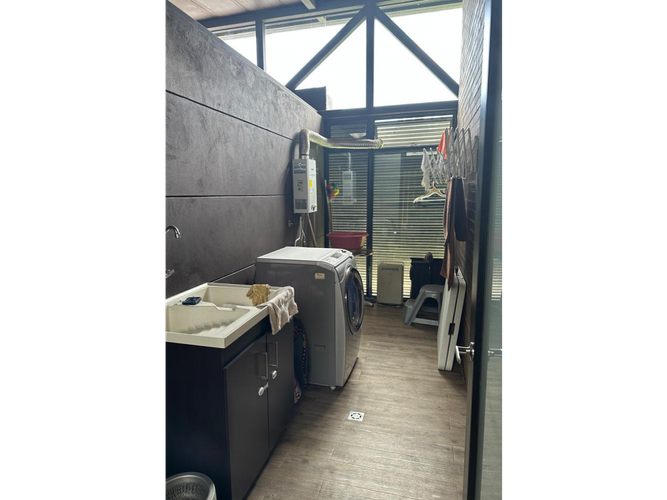 Casa de 3 alcobas en arriendo en Altos Del Escobero, Envigado, 320 m² · foto 16 de 17