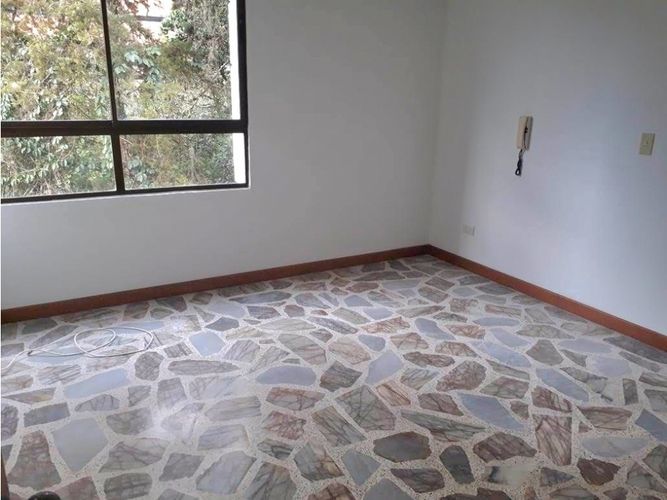 Apartamento de 3 alcobas en arriendo en Los Balsos, Medellín, 140 m² · foto 4 de 7