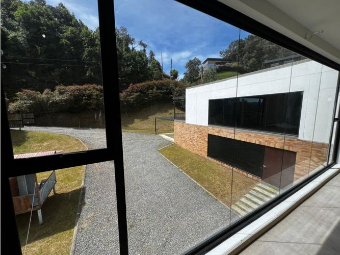 Casa de 3 alcobas en venta en Loma Del Escobero, Envigado, 320 m² · foto 3 de 20